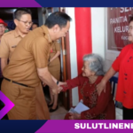 288 Lansia Terima Bansos dari Walikota Tomohon 288 Lansia Terima Bansos dari Walikota Tomohon