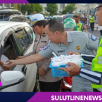 Ditlantas Polda Sulut dan Jasa Raharja Bagi-bagi Takjil Gratis, Di Bulan Suci Ramadhan Ditlantas Polda Sulut dan Jasa Raharja Bagi-bagi Takjil Gratis, Di Bulan Suci Ramadhan