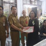 Walikota Tomohon Melayat ke Rumah Duka Almarhum Patrick Sumual
