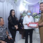 Walikot Caroll Senduk Bersama.Jajaran Melayat ke Rumah Duka Almarhum Petrus Jansen Sangi Walikot Caroll Senduk Bersama.Jajaran Melayat ke Rumah Duka Almarhum Petrus Jansen Sangi