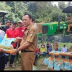 Walikota CS Serahkan Bantuan Pupuk, Petani: Terima Kasih, Bantuan Sangat Menyentuh Walikota CS Serahkan Bantuan Pupuk, Petani: Terima Kasih, Bantuan Sangat Menyentuh