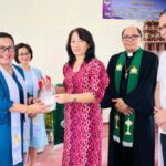 Sentuh Jemaat Berdinding Triplek, Sahabat Ketua Sinode GMIM Salurkan Donasi Pembangunan di GMIM Yordan Matungkas