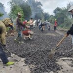 Pemdes Touure Dua Lakukan Pekerjaan Peningkatan Jalan Desa Konstruksi LAPEN Pemdes Touure Dua Lakukan Pekerjaan Peningkatan Jalan Desa Konstruksi LAPEN